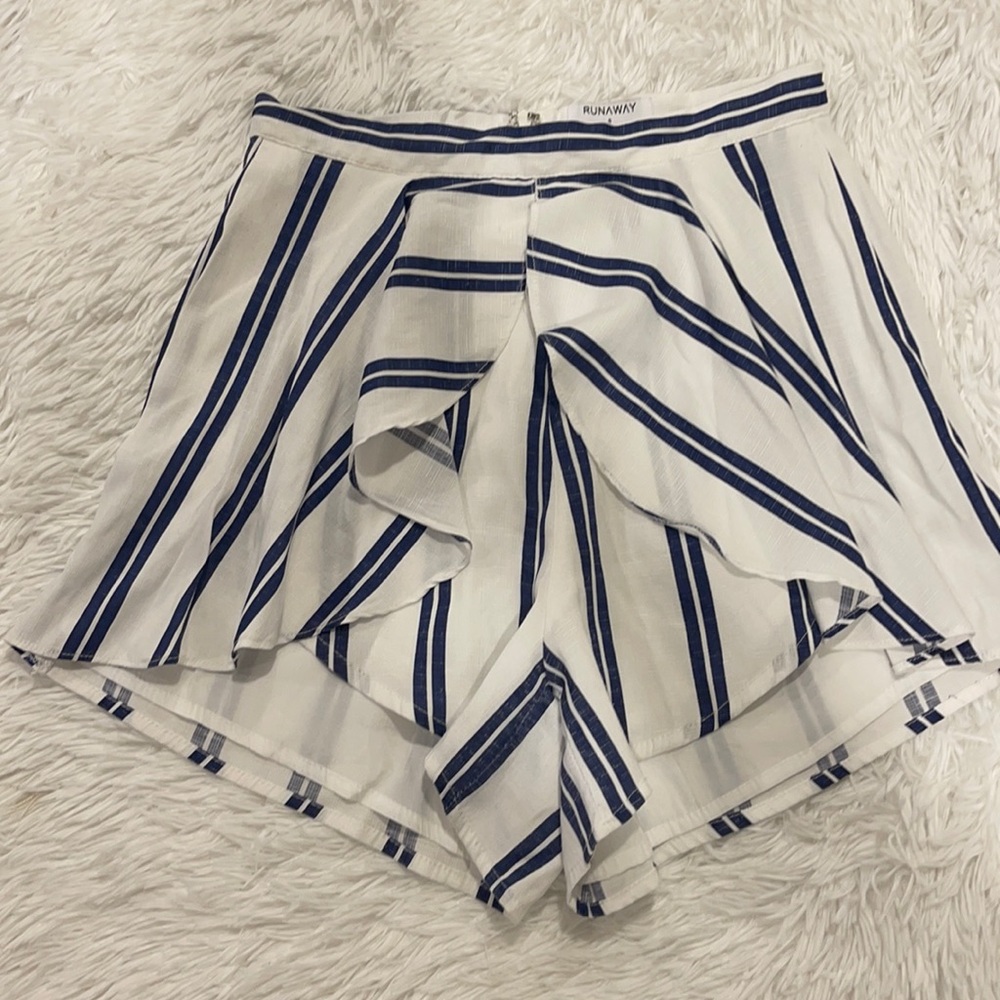 High rise flowy shorts